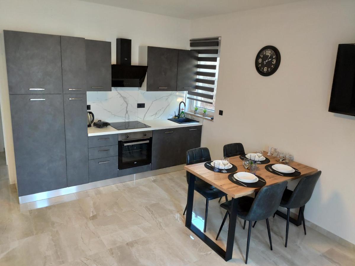 Apartments Pina Kornić Pokoj fotografie